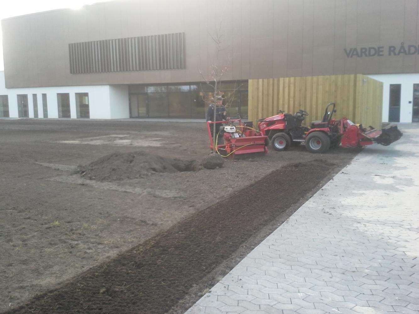 Christian Andersen fra ASM Anlæg ved sin gravemaskine